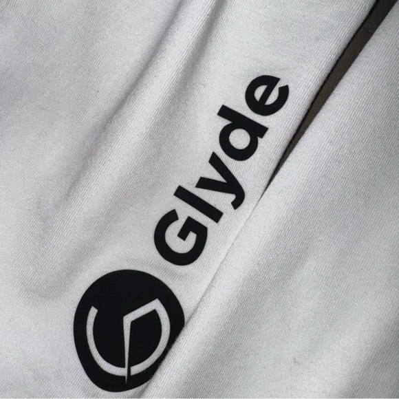 White Glyde Thermal long sleeve shirt 
Size XL 9.9/10 condition (NO FLAWS) - Picture 2 of 4